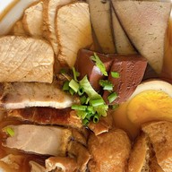 อร่อย BY นาเนีย ก๋วยจั๊บน้ำข้นอาหารตามสั่งสารพัดของทอด