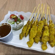 เมนูของร้าน หมูสะเต๊ะ-ปอเปี๊ยะสด by มา-ลอง Food Villa