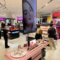 SEPHORA The EmQuartier