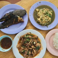 ร้านแม่เบียร์ อาหารอีสาน อุดมสุข51