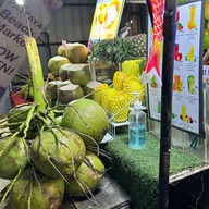 ร้านน้ำผลไม้ Pattaya Beach Market