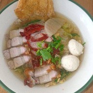 ก๋วยเตี๋ยว&ข้าวหมูกรอบหมูแดง