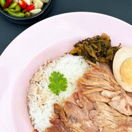 ขาหมูพ่นไฟ เกษตร