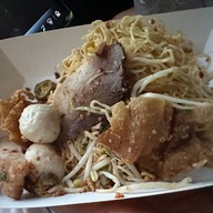 เมนูของร้าน ก๋วยเตี๋ยวรู ตลาดน้อย