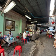 บรรยากาศ ก๋วยเตี๋ยวรู ตลาดน้อย