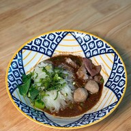 ก๋วยเตี๋ยวเรืออยุธยาเจ๊จุ๋ม พระยาสุเรนทร์