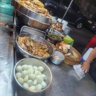 เมนูของร้าน ข้าวขาหมูเฮียอ้วน บุคคโล