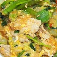 บ้านสวนกะเพรา สุกี้ไข่ข้น