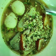 เมนูของร้าน ก๋วยเตี๋ยวต้มยำหมูบะช่อ มะนาวสด รสลิ้ม