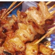 หมูปิ้งโบราณ แม่สมบูรณ์ ข้าวเหนียวหมูปิ้ง แม่สมบูรณ์