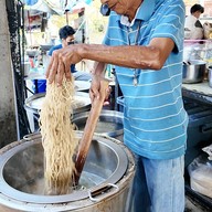 ร้านบะหมี่ก้วง สาขา2 ท่ารถ99