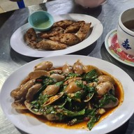 เมนูของร้าน ข้าวต้มจู ตลาดแม่กลอง