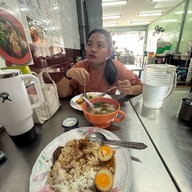 เมนูของร้าน เจ๊ศรี ข้าวมันไก่ตอน ไหหลำ สุขสวัสดิ์