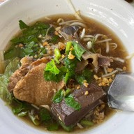 ก๋วยเตี๋ยวเป็ดพะโล้ หมูตุ๋น