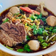 ก๋วยเตี๋ยวควาย หมูตุ๋น แม่เหี้ยะ