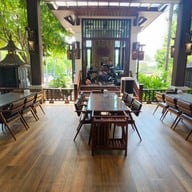 ป้าปี๋ ล้านนาปาร์ค