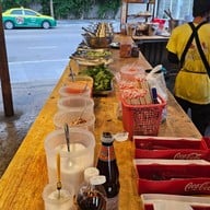 บรรยากาศ วรวิชก๋วยเตี๋ยวไก่มะระบุฟเฟต์นวลจันทร์28 นวลจันทร์ station