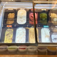 Guss Damn Good สีลมคอมเพล็กซ์ (Silom Complex)