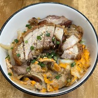 ช้อน หมูกรอบชาชู (Town In Town) ช้อน หมูกรอบชาชู (Town In Town)