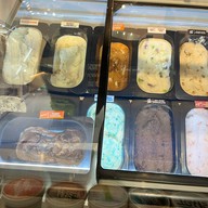 Guss Damn Good สีลมคอมเพล็กซ์ (Silom Complex)