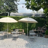 Lanta Coffee Camp : ร้านกาแฟ ลานตา คอฟฟี่ แคมป์ (จำหน่าย อาหาร ข้าวกะเพรา ข้าวคลุกกะปิ ขนมปังปิ้ง บิงซู พิซซ่า) .