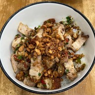 ช้อน หมูกรอบชาชู (Town In Town) ช้อน หมูกรอบชาชู (Town In Town)