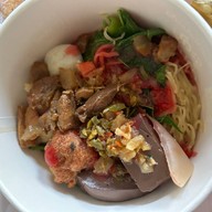 เมนูของร้าน ก๋วยเตี๋ยวนายอ้วนเย็นตาโฟบะเต็งเสาชิงช้า ประดิพัทธ์