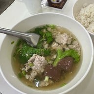 เมนูของร้าน ต.ตำลึง เกาเหลาเลือดหมู  ก๋วยเตี๋ยวตำลึง อาหารตามสั่ง ใต้บีทีเอส สะพานควาย