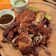 Happy Fish เอเชียทีค ริ่มน้ำ