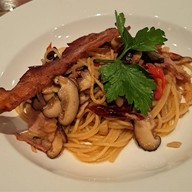 Happy Fish เอเชียทีค ริ่มน้ำ