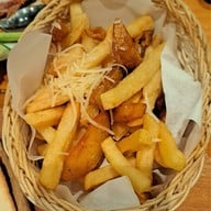 Happy Fish เอเชียทีค ริ่มน้ำ