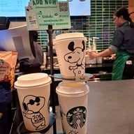 Starbucks เซ็นทรัลเวิลด์ - ดิออฟฟิศเศส