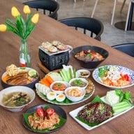 ต๊ะต่อนยอน อาหารเหนือ นวลจันทร์