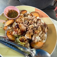 ข้าวหมูแดงหมูกรอบ หงษ์หยก
