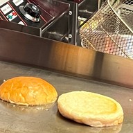 Jasper Burger ประชาสรรค์