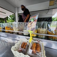 บรรยากาศ ไอติมไข่แข็งเมืองทอง