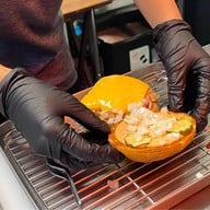 Jasper Burger ประชาสรรค์