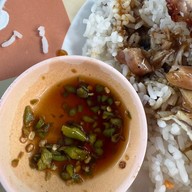 ข้าวหมูแดงหมูกรอบ หงษ์หยก