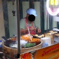 บรรยากาศ แม่แดงขนมเบื้อง