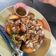 ข้าวหมูแดงหมูกรอบ หงษ์หยก