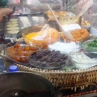 บรรยากาศ แม่แดงขนมเบื้อง