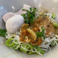 เมนูของร้าน เทพเจ้าเพอร์ซีอุส ตำนานก๋วยเตี๋ยวเรือแห่งลุ่มแม่น้ำแยงซีเกียงและกษัตริย์แห่งอาณาจักรทั้งเจ็ด ซีคอน ศรีนครินทร์