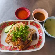 ข้าวมันไก่เจ๊ปุ้ย