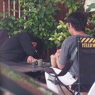 อยู่บ้าน คาเฟ่