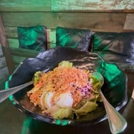 เมนูของร้าน มาดาม พาเท่ห์ 2515 ถนนประจักษ์