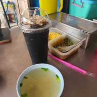 ข้าวมันไก่เจ๊ปุ้ย