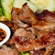 กินกัน ข้าวหมูย่าง( เส้นแซ่บ) ถนนนางลิ้นจี่