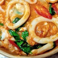 กะเพราเส้น ผัดไทย ผัดซีอิ๊ว ช้างเผือก