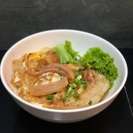 แอนก๋วยเตี๋ยวคั่วไก่ อุดมสุข