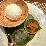 เสน่ห์จันทน์ กลาสเฮาส์ แอทสินธร